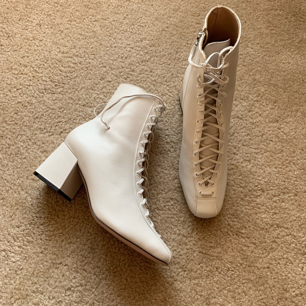 SCHUTZ New Kika womens Bootie in white